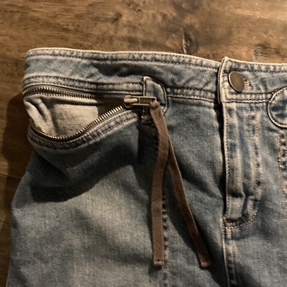 Marc Jacobs Jean skirt sized 6 - Picture 3 of 4